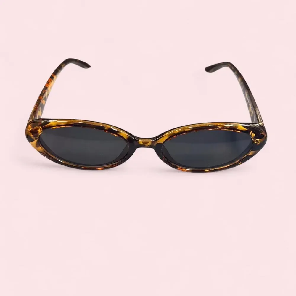 Sunglasses Tortoiseshell Oval Vintage Style Classic Cleqn girl